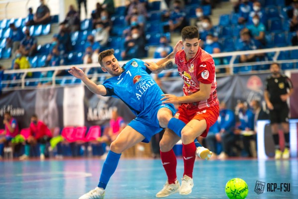 ElPozo se lleva con amor propio y remontando in extremis el partido en Valdepeñas (4-5)
