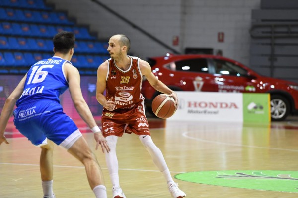 El Real Murcia da un paso en falso y Monclova espera 