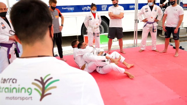 Terramovil amplía su apuesta por el deporte y patrocina al equipo Grappling 360