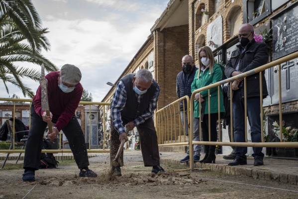 La apertura de la fosa II inaugura las tareas de exhumación en el segundo cuadrante de Paterna