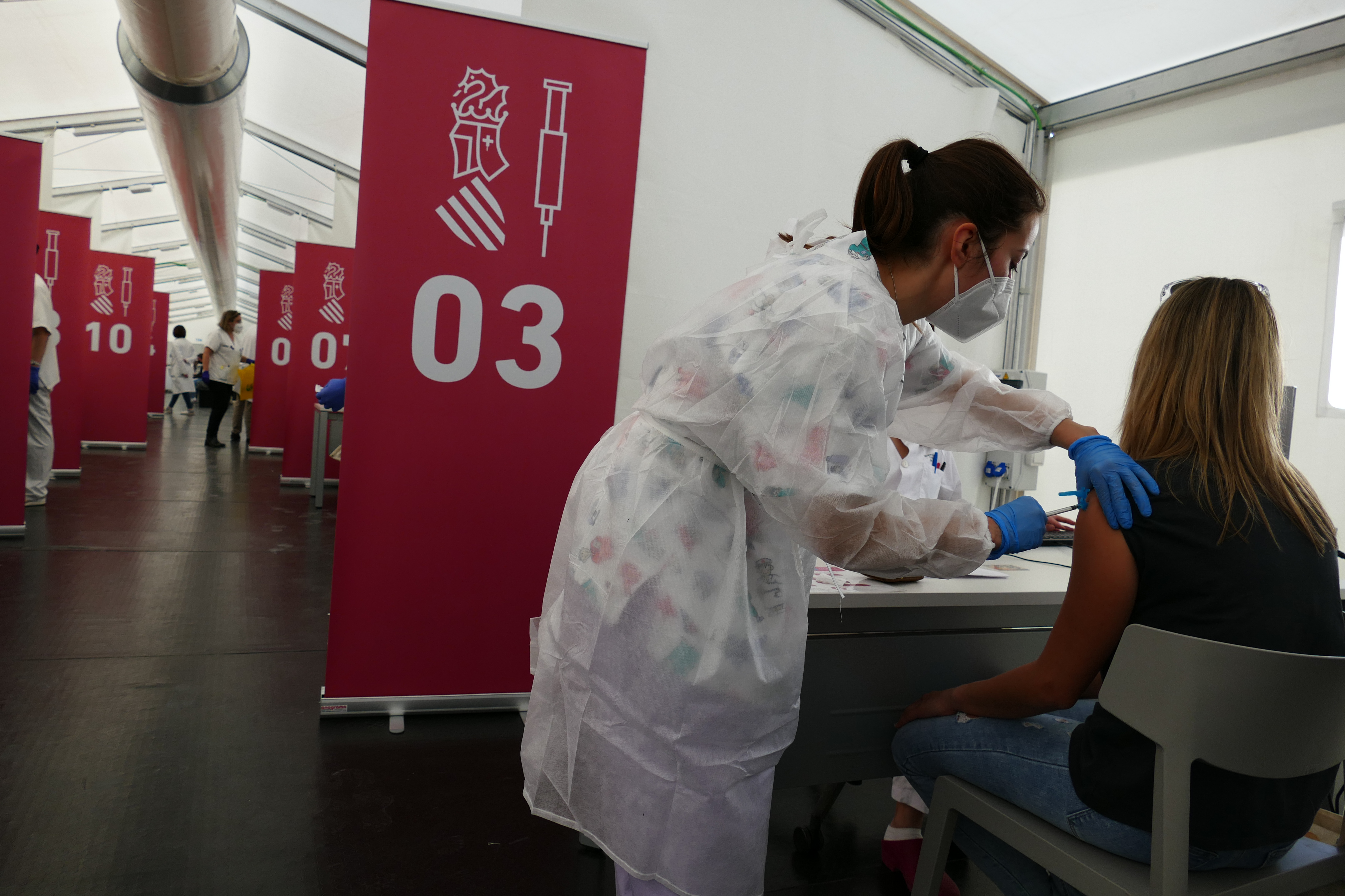 Sanidad vacuna a los primeros 4.500 docentes castellonenses y hoy es el turno de otros 8.000