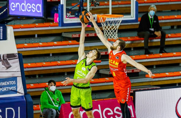 Un UCAM CB coral en Fuenlabrada por fin gana en este 2021 tras ocho derrotas seguidas (70-82)