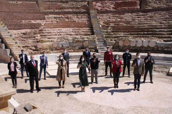 La Comunidad junta a ElPozo y al Jimbee en el Teatro Romano antes de la Copa de España