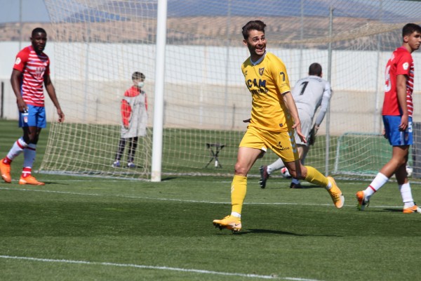 El UCAM CF cierra la primera fase remontando y como campeón del grupo 4B (1-2)
