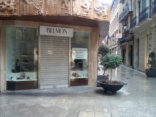 Otra tienda de Belmon Shoes ocupa el bajo de Calzados Rumbo de la Trapería de Murcia