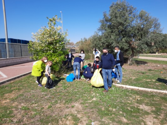 Un centenar de voluntarios devuelven la armonía a los parajes Cabezo Verde, Agua Salá y Las Tejeras 