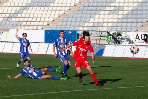 El colista Lorca Deportiva es goleado por el filial del Sevilla tras la expulsión de Britos (0-4)