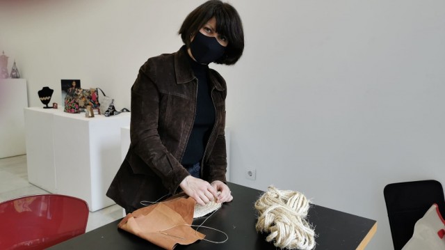 Las artesanas muestran en vivo su trabajo en los Centros de Artesanía de la Región de Murcia