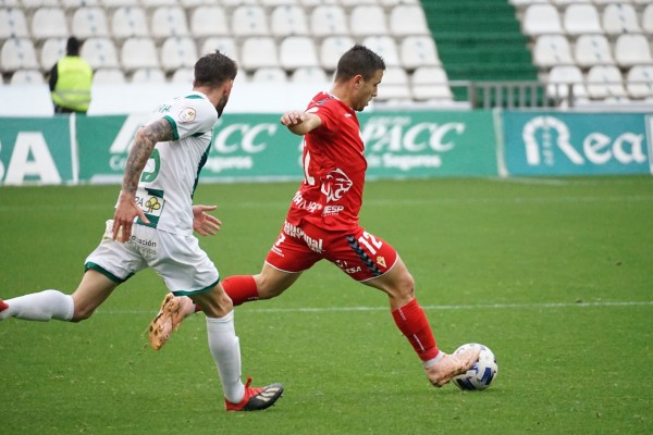 El Real Murcia logra un punto en Córdoba, escaso botín para llegar a la Segunda B Pro (2-2)