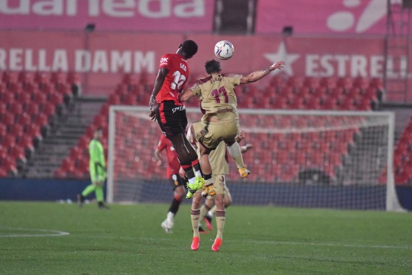 El Efesé se queda cerca de puntuar ante el líder y caerá a descenso si el Alcorcón gana este lunes (2-1)