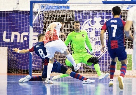 ElPozo, pese a no rendirse ante el Levante, cae tras cinco triunfos seguidos (4-2)