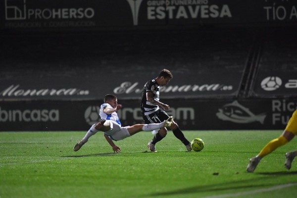 El Cartagena sale del descenso sabiendo sufrir y con un gol del incombustible Rubén Castro (1-0)