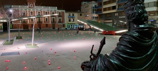 Los sectores damnificados por la covid convierten la plaza Mayor de Vila-real en un 'velatorio'