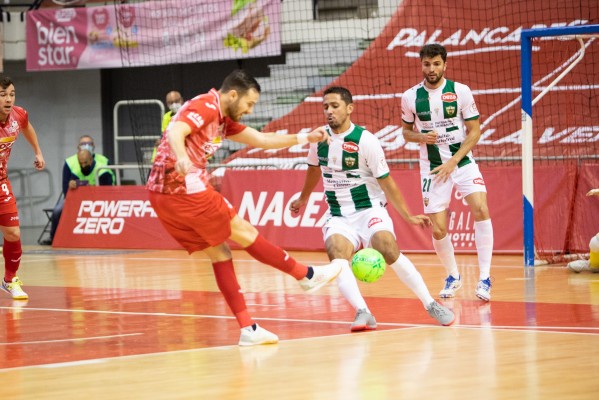 ElPozo, en rodaje y sin mucho brillo, gana al Córdoba en su retorno a la competición (3-0)