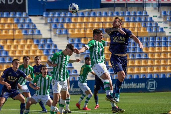 El UCAM CF sigue segundo pero va claramente a menos y lleva cinco jornadas sin ganar (1-1)