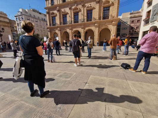 Los hosteleros insumisos se enfrentan a sanciones de hasta 60.000 euros si sirven en mesa