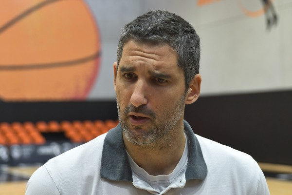 Rubén Burgos: 