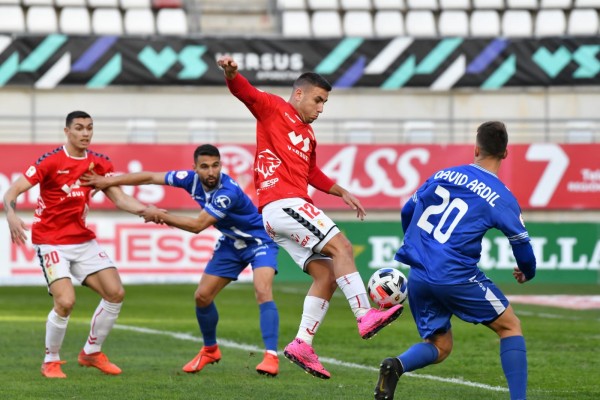 Empate que casi sabe a derrota para el Murcia y el Lorca (1-1)