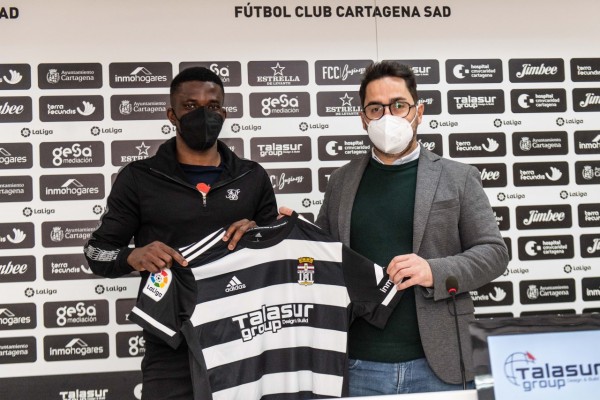 Azeez, al llegar al Efesé desde el Granada: 