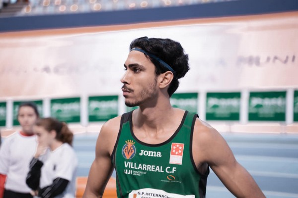 Jugué al fútbol y boxeé, también escribo poemas... pero lo que más quiero es vivir del atletismo