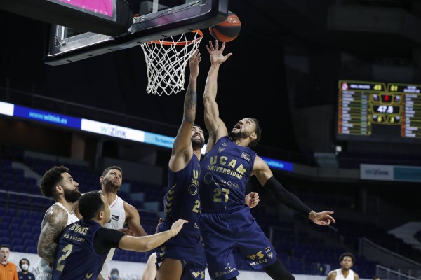 El UCAM CB encaja su cuarta derrota consecutiva pese a su notable partido ante el Madrid (98-87)