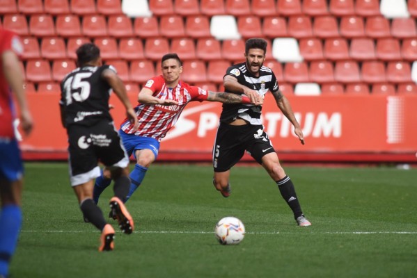 El Efesé mejora en Gijón pero sigue sin ganar (0-0)