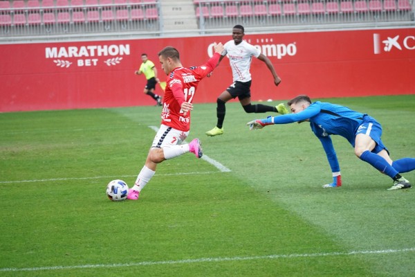 El Real Murcia, con siete fichajes en el campo, logra en Sevilla un empate que sabe a poco (1-1)