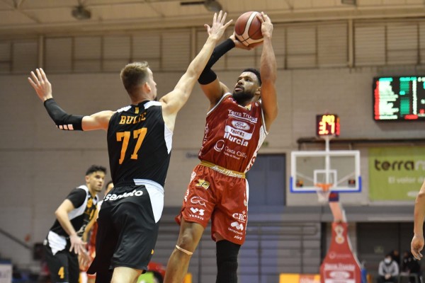 El Murcia es penúltimo en la LEB Oro al encajar ante el Lleida su quinta derrota en seis partidos