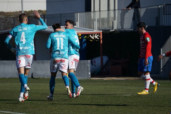 El Real Murcia logra un triunfo muy meritorio en Granada y se sitúa a tres puntos del líder (0-1)