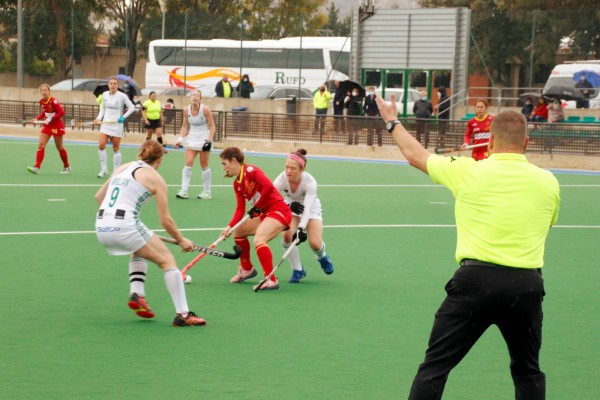 La selección española femenina cierra su serie de amistosos contra Irlanda en Santomera con un 4-4