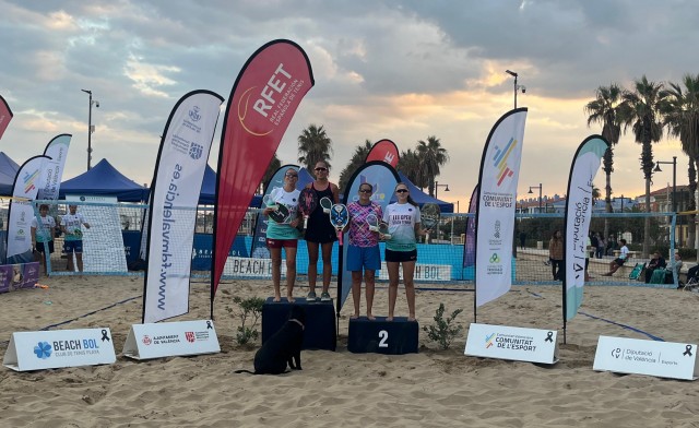 El III Open Beach Tennis se vuelca con las familias afectadas por la Dana
