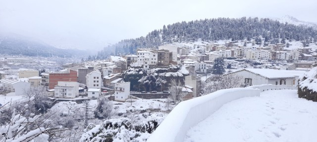 'Filomena' deja más de 30 centímetros de nieve y provoca rescates a la espera del domingo