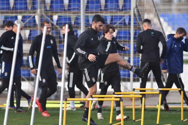 De la Bella se cae de la convocatoria por molestias y Aguilar sólo cita a 21 jugadores