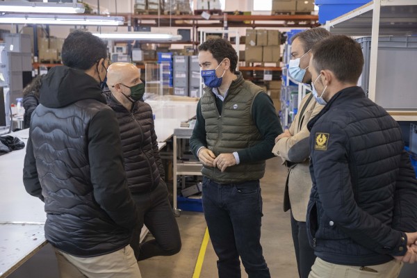 García Egea visita Yecla y pone el plan de vacunación de la Región como 