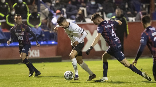 Fin al sueño copero: el Yeclano se despide con una comprensible goleada ante el Valencia (1-4)