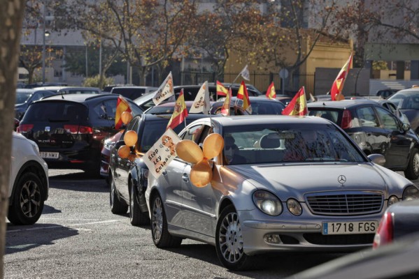 Una caravana de 700 coches pide en Castelló detener la ley Celaá por 