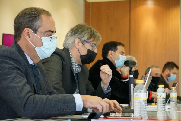 El Murcia mantiene el modelo alemán con el 96% de los apoyos y reconoce una deuda de 33 millones