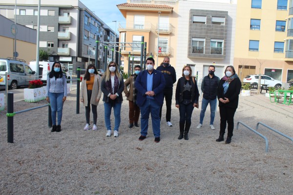 El alumnado del programa Et Formem remodela el parque WorkOut de Nules con material sostenible