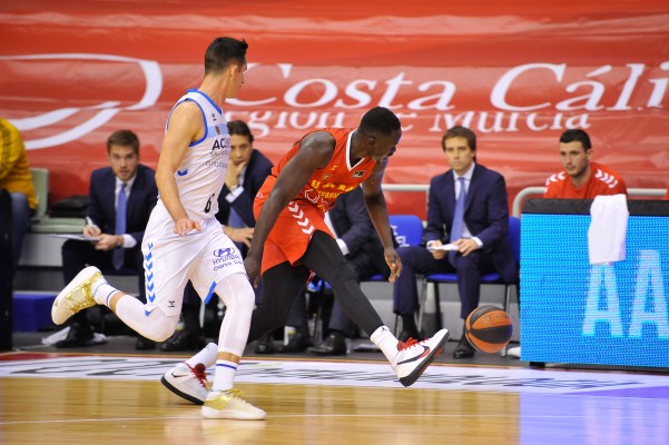 El UCAM CB gana con autoridad al Gipuzkoa en un choque casi resuelto en la primera parte (90-73)