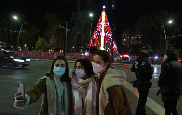 Murcia enciende su Navidad a ritmo de Pablo López y David Otero: un interruptor online para el árbol de la Redonda  