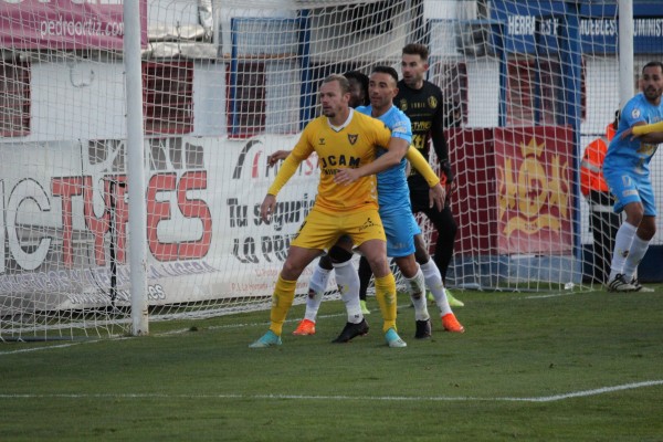 El UCAM CF sigue firme como líder y el Yeclano flojo como colista (0-2)