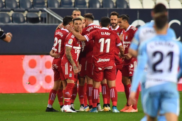 La Rosaleda es talismán: El Efesé vuelve a ganar donde ascendió en julio (1-2)