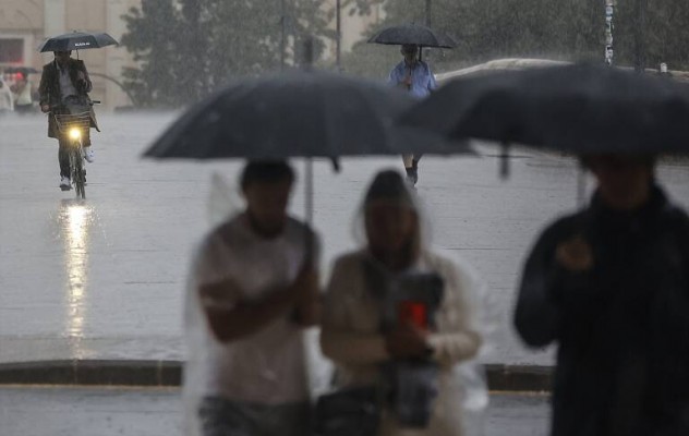 Aemet eleva a rojo el aviso por lluvias en Valencia con hasta 180 l/m2 en 12 horas
