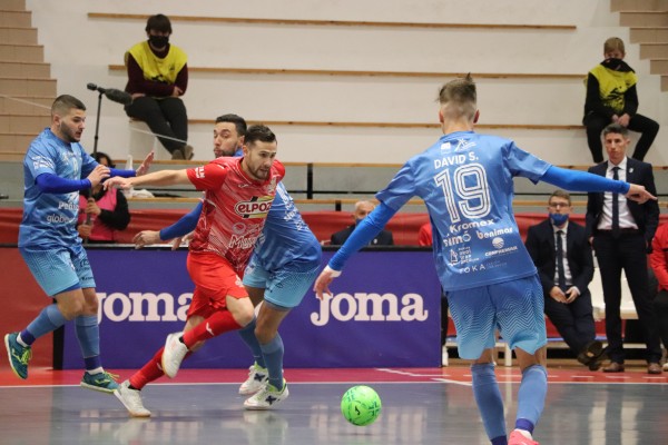 ElPozo Murcia remonta a base de carácter para ganar in extremis en Peñíscola (3-4)