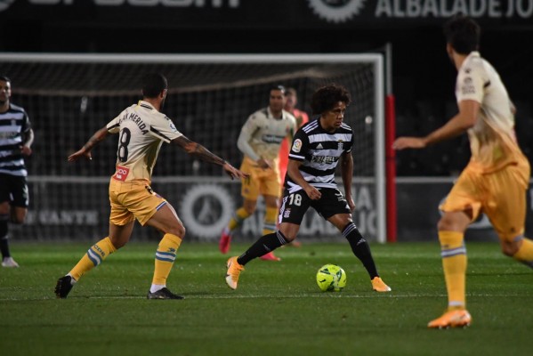 El Efesé cae ante el líder Espanyol pese a avanzarse al encajar tres goles en nueve minutos (1-3)