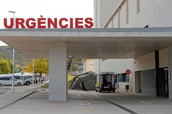 El Ejército monta varias carpas en Hospital de Llíria para el servicio de PCR