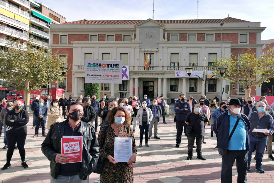 La hostelería sale a la calle para exigir ayudas que eviten 