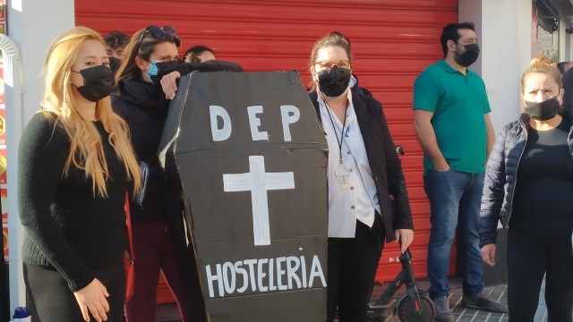 Los taxistas se unen al grito de auxilio de la hostelería en Cartagena: 