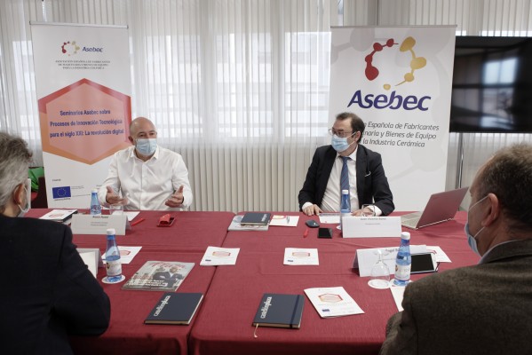 La formación de personal cualificado, el gran reto del azulejo para alcanzar la Industria 4.0