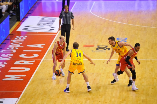 El UCAM CB, sin acierto ni ritmo, cae ante el Granca pese a su tardía reacción y un gran Cate (74-78)